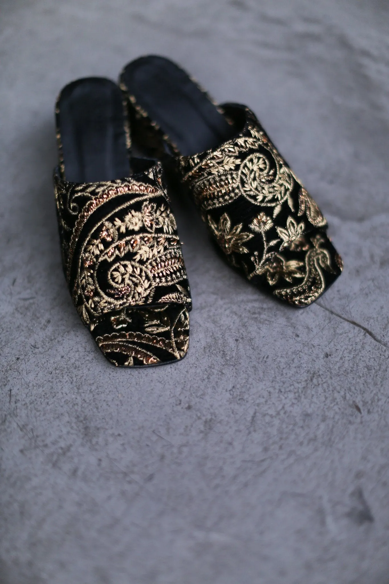 BLACK GOLD VELVET EMBROIDERED MULES LULU