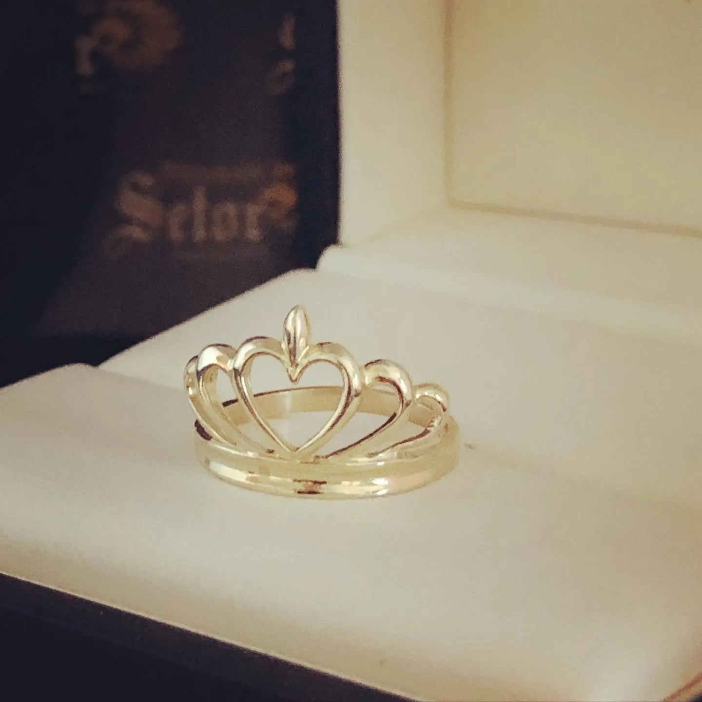 Crown ring