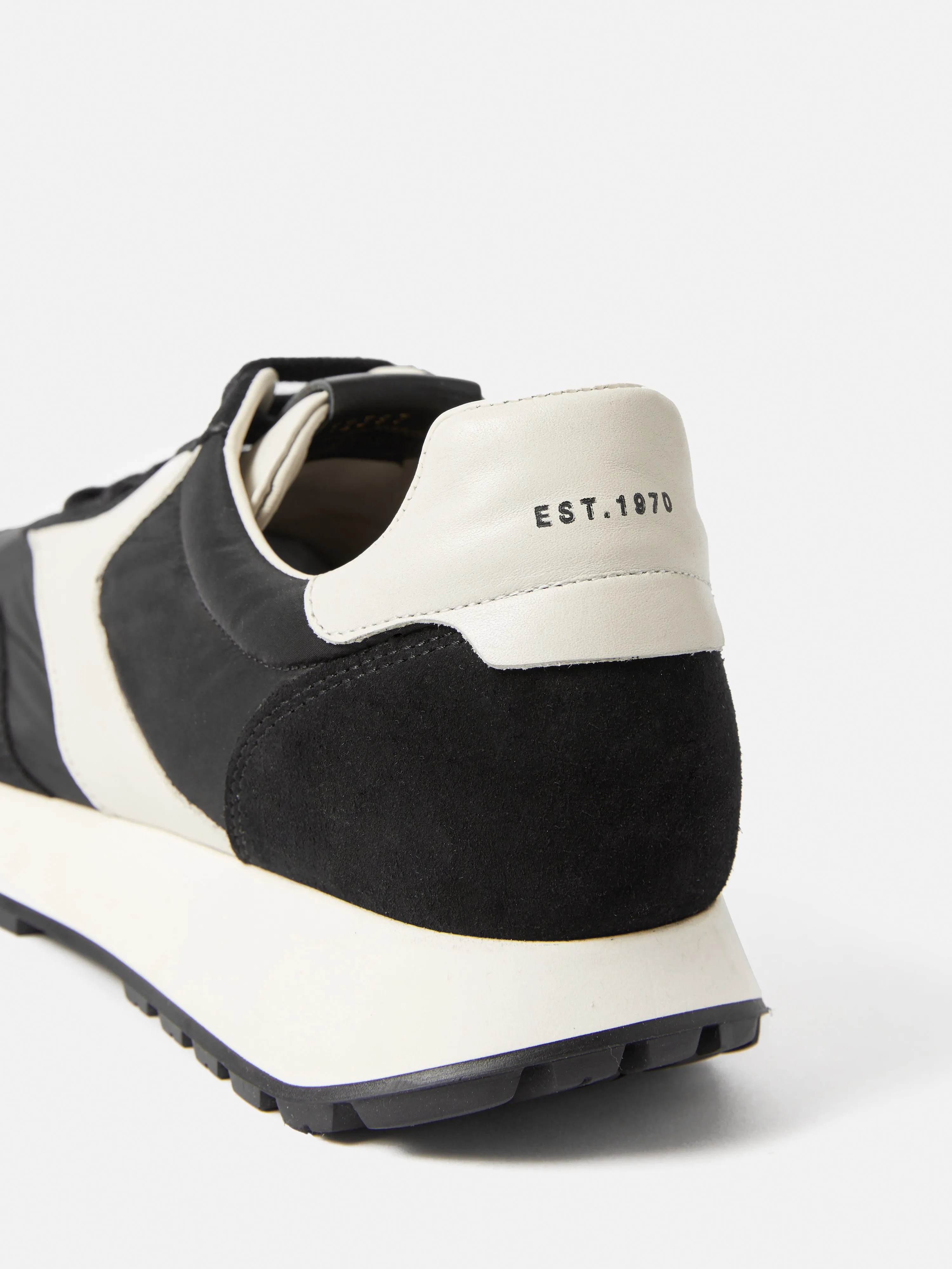 Finsbury Vintage Runner Trainer | Black