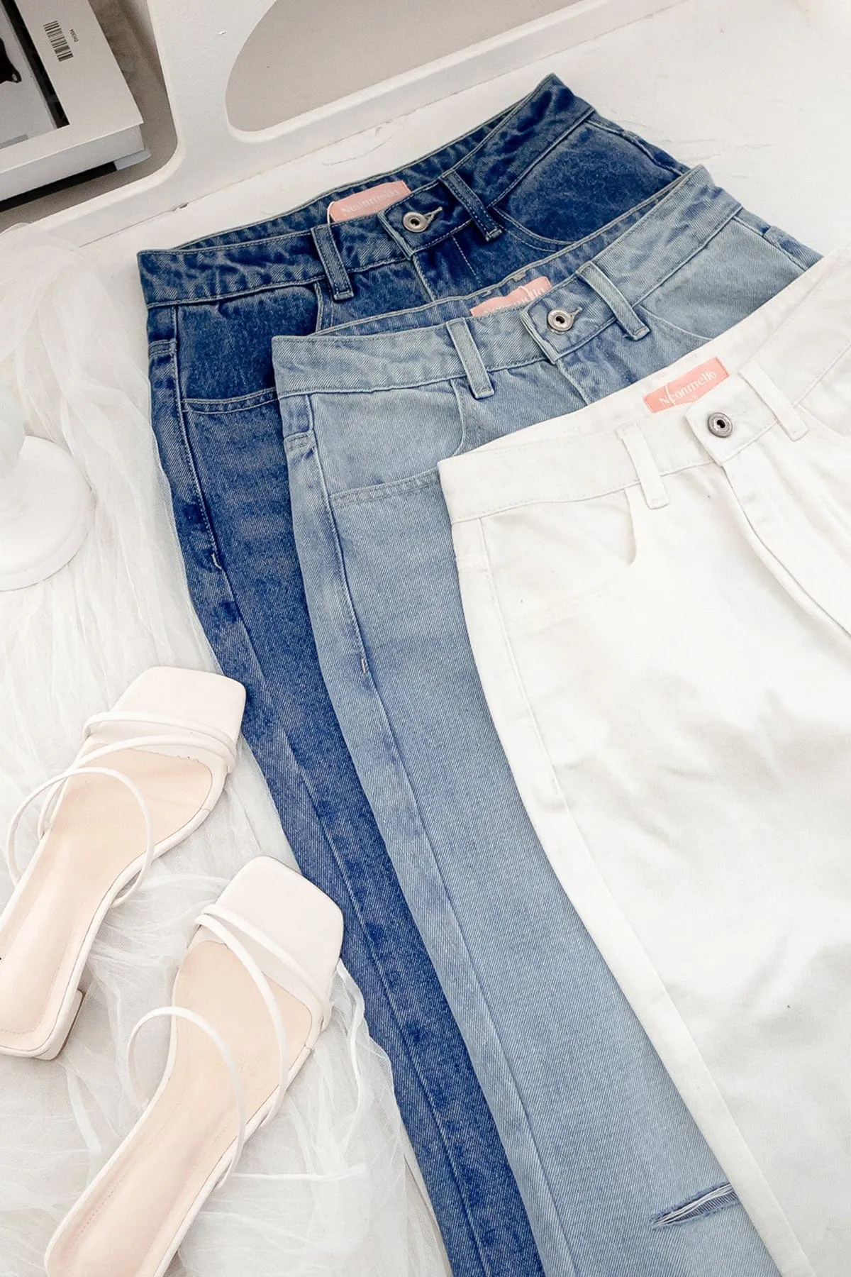 HANSEL SLIT DENIM JEANS IN WHITE