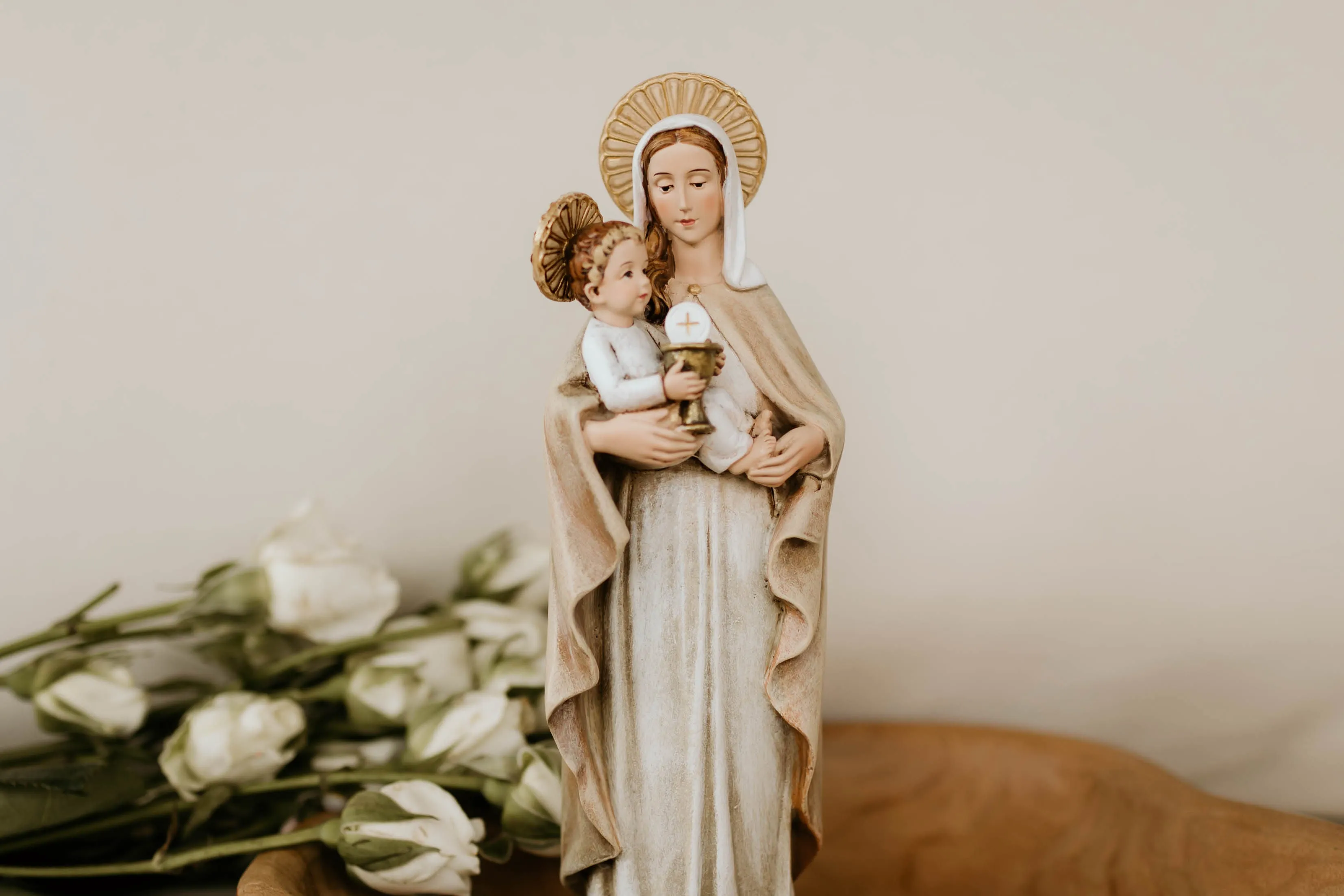 Virgin Mary Eucharist Statue