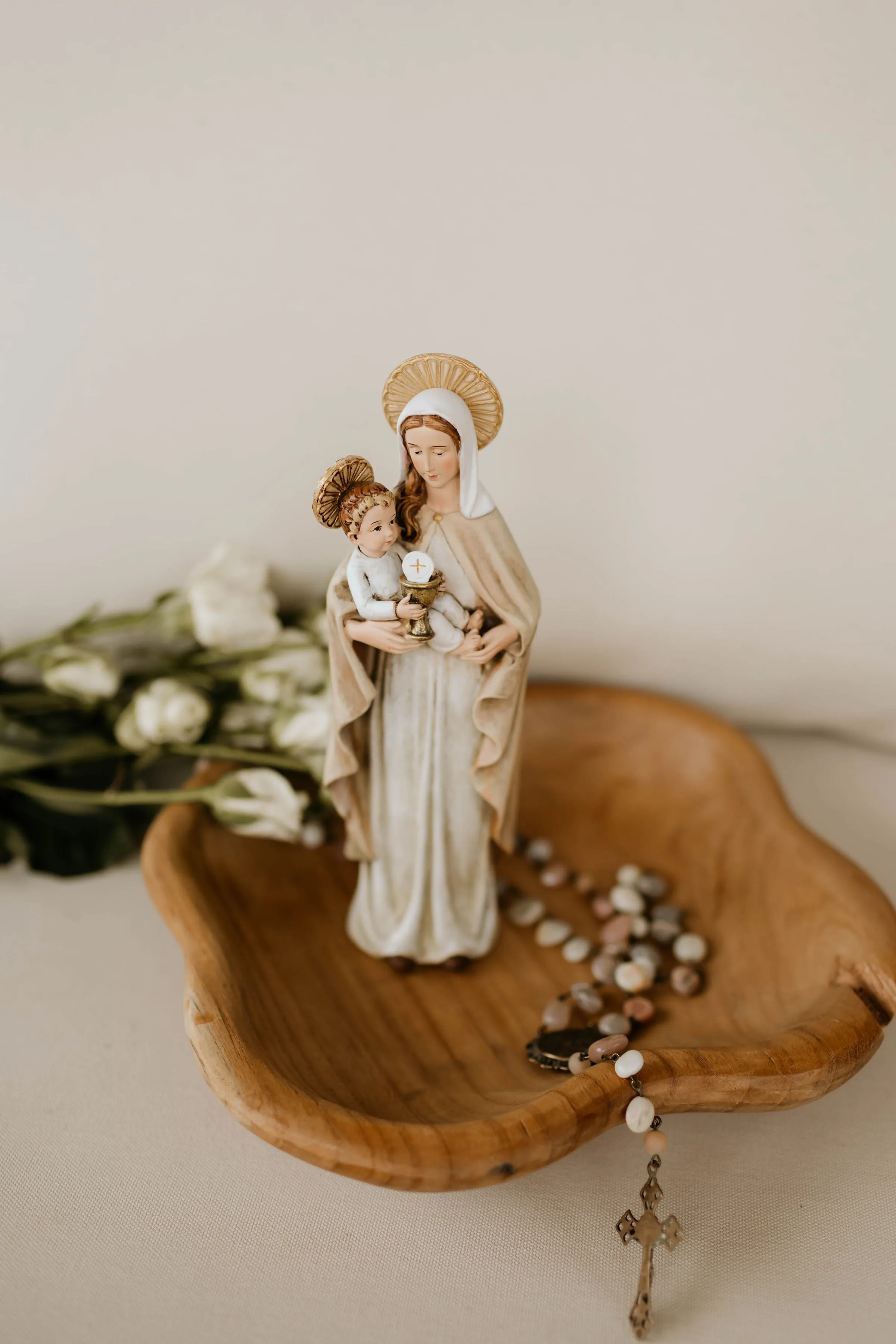 Virgin Mary Eucharist Statue